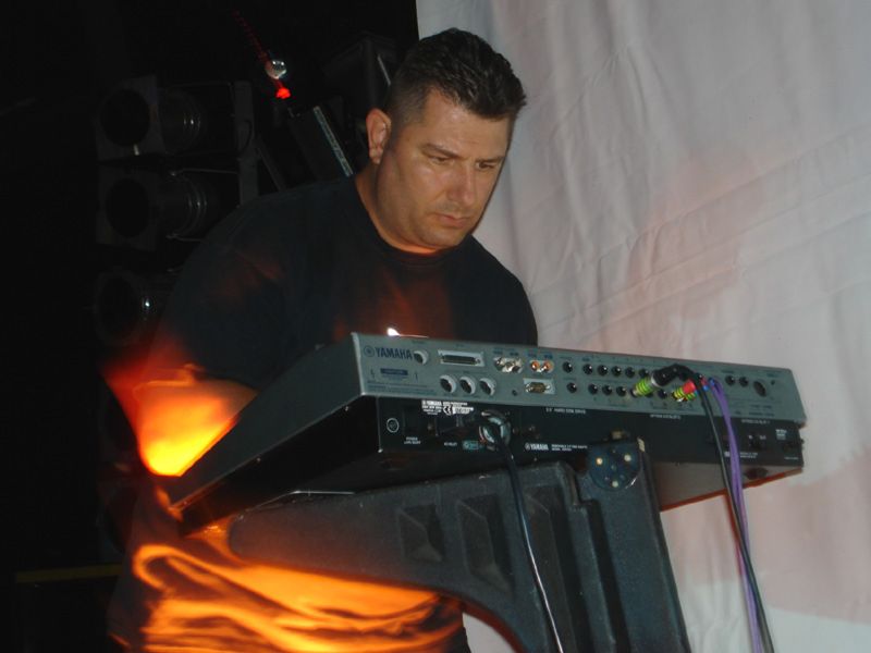 Datei:MladaFronta@Decibelio 2006.jpg