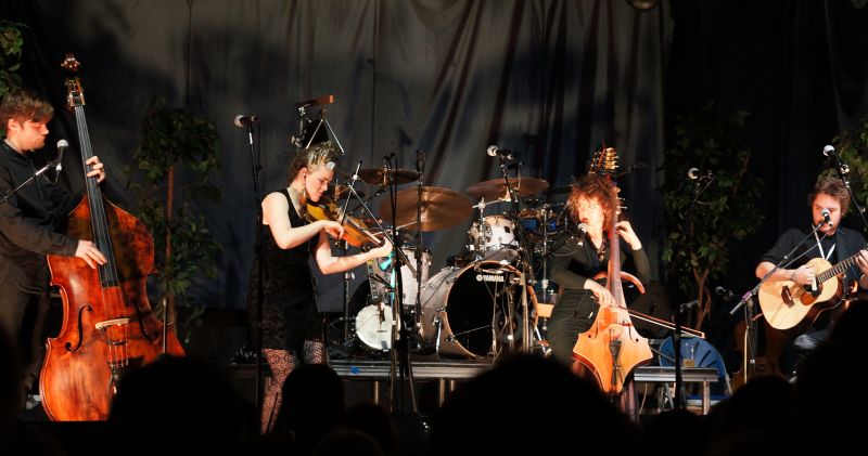 Datei:Moulettes 15854947645 e9e8a6ddd4 o.jpg